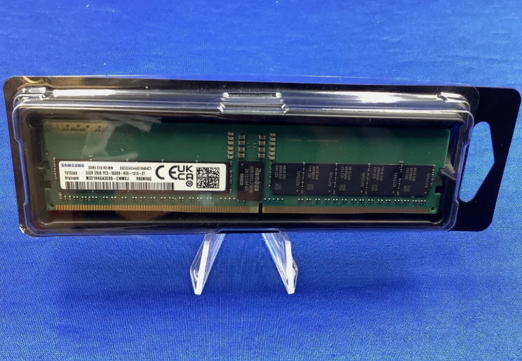 Samsung M321R4GA3EB0-CWM 32GB DDR5 5600Mbps PC5-44800 ECC Registered Memory